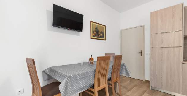 Einfach eingerichtetes Apartment Spada Mirjana III mit Terrasse