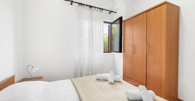Einfach eingerichtetes Apartment Spada Mirjana III mit Terrasse