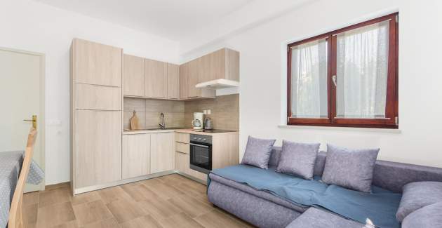 Einfach eingerichtetes Apartment Spada Mirjana III mit Terrasse
