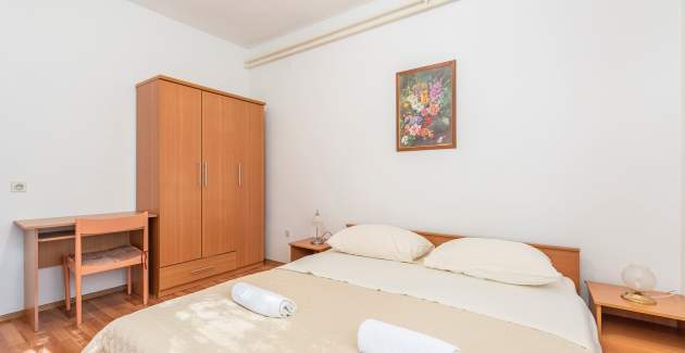 Simply furnished Apartment Mirjana III with Terrace