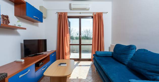 Apartment Mirjana V with Balcony and Sea View