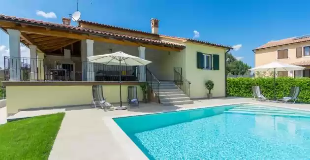 Villa Kiara mit Pool