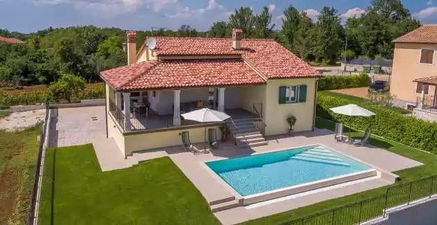 Villa Kiara mit Pool