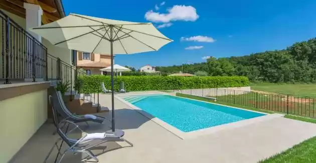 Villa Kiara mit Pool