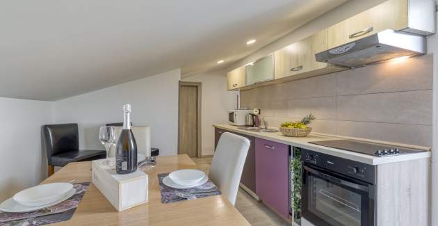 Apartment Dobrec III on The Second Floor with Sea View