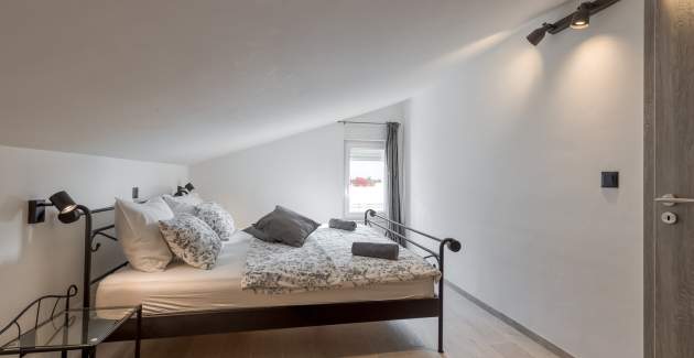 Apartment Dobrec III on The Second Floor with Sea View