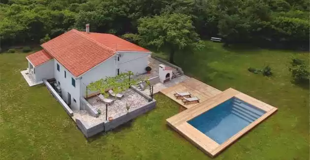 Unica Villa Majavec con ampio giardino e piscina privata