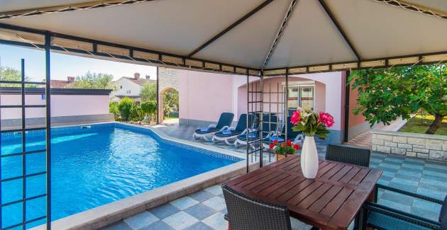 Nice Apartment Salha with Private Pool