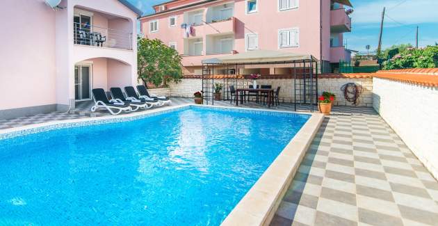 Nice Apartment Salha with Private Pool