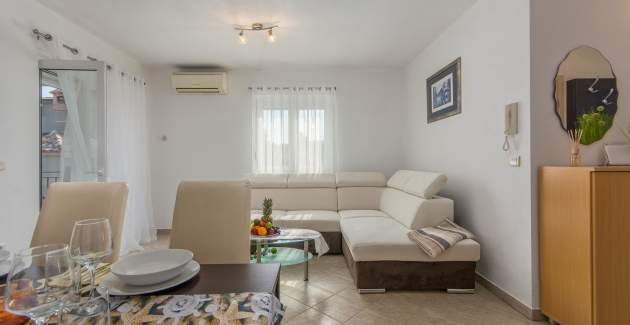 Apartment Ivona II - Silver Holiday House