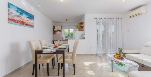 Apartment Ivona II - Silver Holiday House