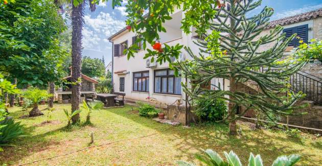 Apartment Ana Coki sa vrtom i grilom - 200 m od plaže