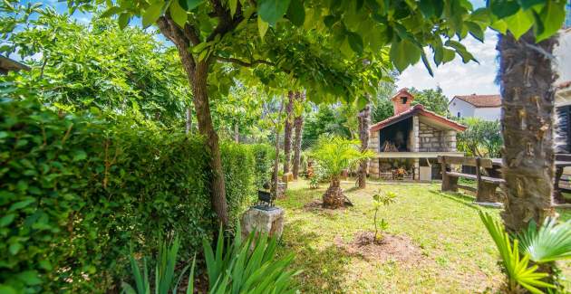 Appartamento Ana Coki con giardino e barbecue, a 200 m dalla spiaggia