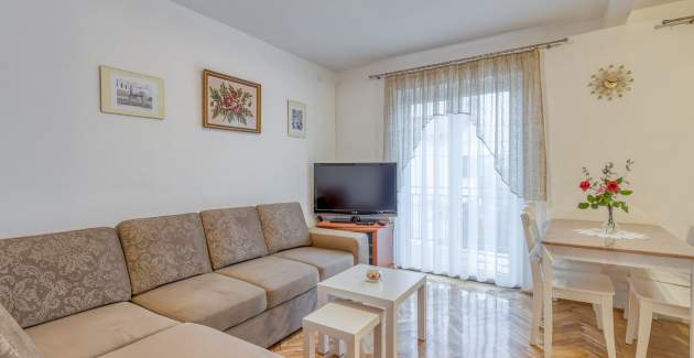 Apartment Ana Coki sa vrtom i grilom - 200 m od plaže