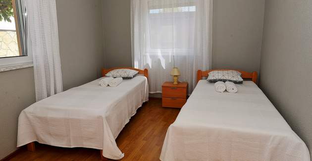 Three-Bedroom Apartment Josip Cancini A4 with Terrace - Cancini