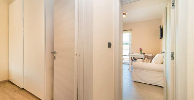 One-Bedroom Apartment with Balcony Vet-Centar I A2+2