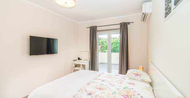 One-Bedroom Apartment with Balcony Vet-Centar I A2+2