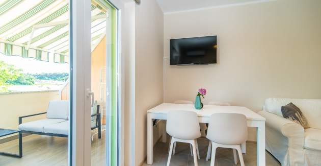 One-Bedroom Apartment with Balcony Vet-Centar I A2+2