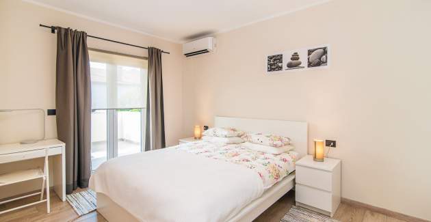 One-Bedroom Apartment with Balcony Vet-Centar I A2+2