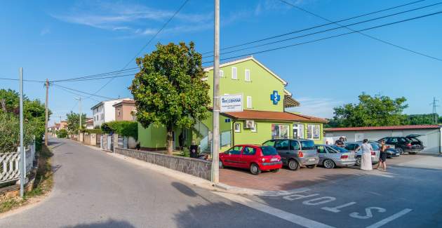 Modern apartment with balcony on two floors Vet-Centar II A4