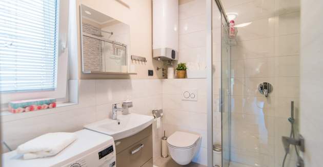 Modern apartment with balcony on two floors Vet-Centar II A4