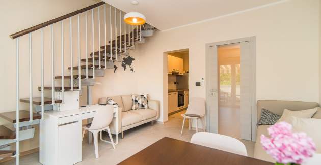 Modern apartment with balcony on two floors Vet-Centar II A4