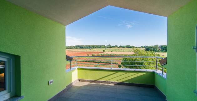 Modern apartment with balcony on two floors Vet-Centar II A4