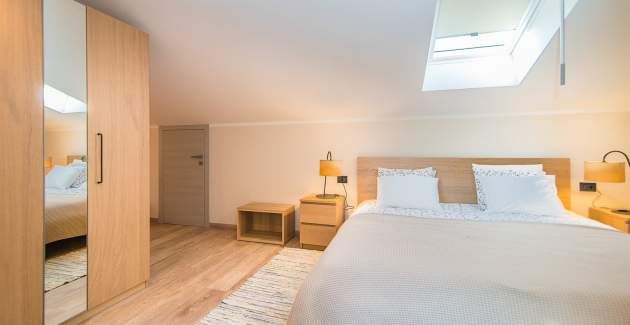 Modern apartment with balcony on two floors Vet-Centar II A4