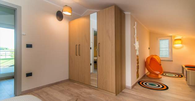Modern apartment with balcony on two floors Vet-Centar II A4