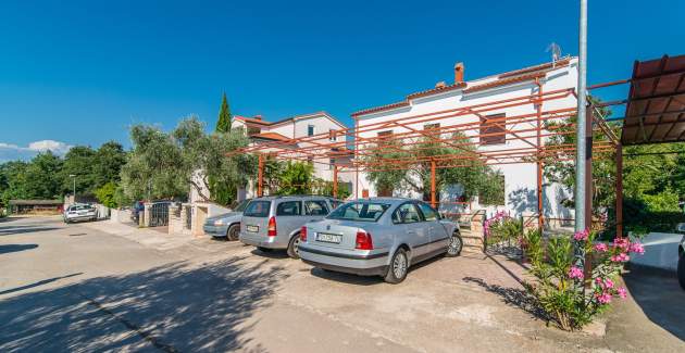 Two-Bedroom Apartment Dino III with Roof Terrace