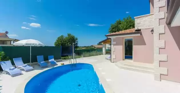 Villa Contessa with Beautiful Garden