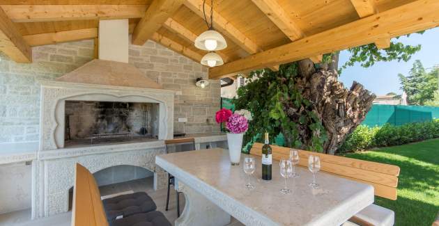 Villa Contessa with Beautiful Garden