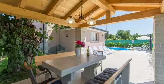 Villa Contessa with Beautiful Garden
