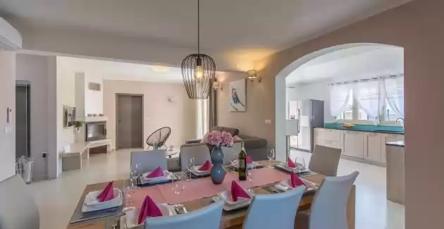 Villa Contessa with Beautiful Garden