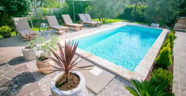 Villa Marinela confortevole con piscina e giardino