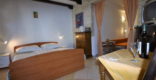 Studio-Apartment with Garden View Vilma IV