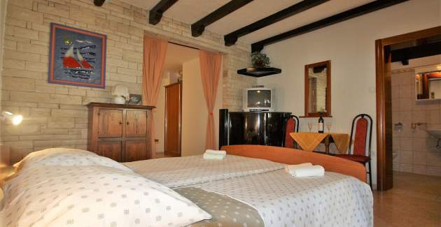 Studio-Apartment with Garden View Vilma IV