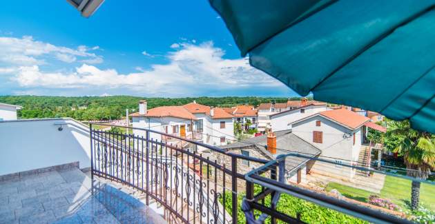 Apartment with Balcony Vilma V 