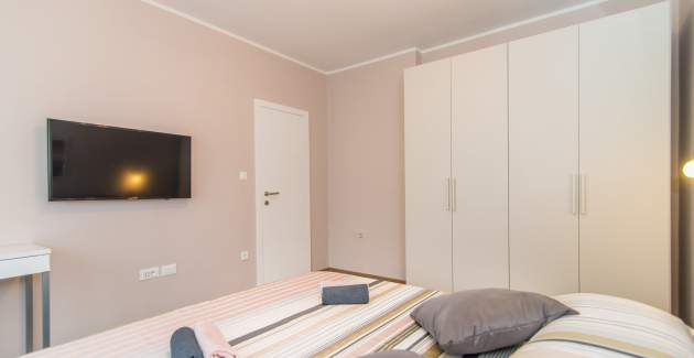 Apartman Lili s natkrivenim balkonom u blizini plaže