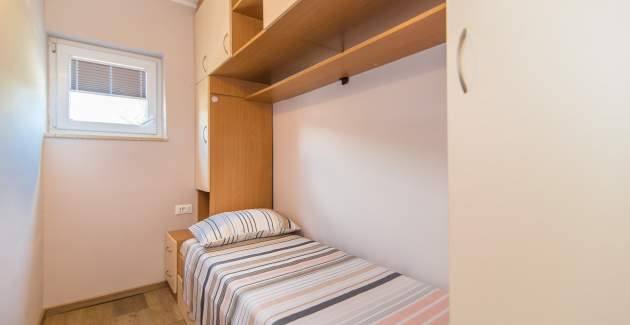 Apartman Lili s natkrivenim balkonom u blizini plaže