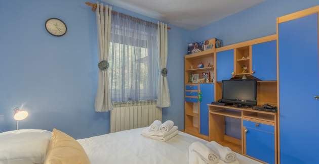 Drei Schlafzimmer Apartment Leon mit Pool und Garten