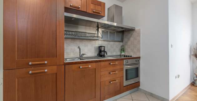 Apartman Amela sa terasom u centru grada