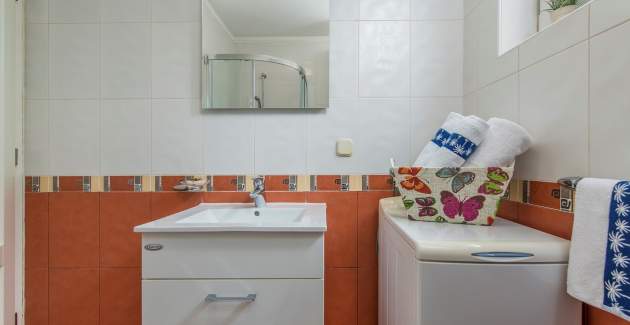 Apartman Amela sa terasom u centru grada