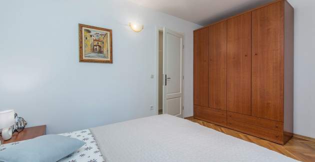 Apartman Amela sa terasom u centru grada