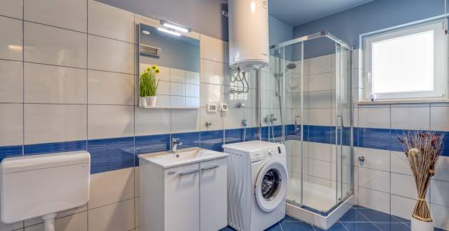 Modern Apartment KIM 200 m from The Sea