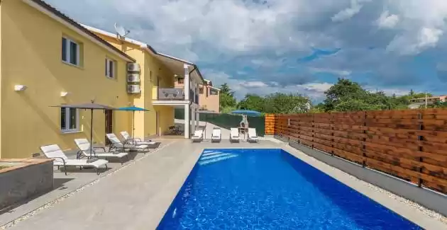 Villa Zupan mit eigenem Pool