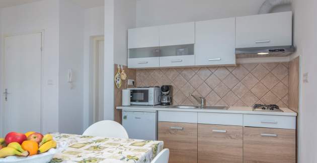 Apartment Iris II in the city center of Porec