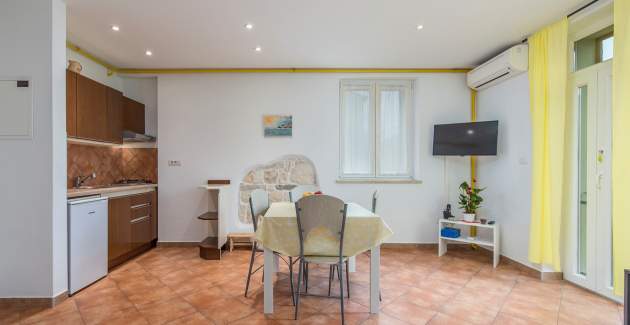 Apartment Iris I in the city center of Porec