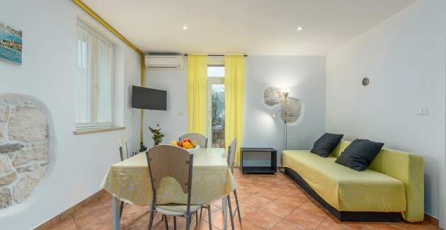 Apartment Iris I in the city center of Porec