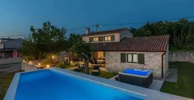 Villa Ana Rita with jacuzzi and heated pool